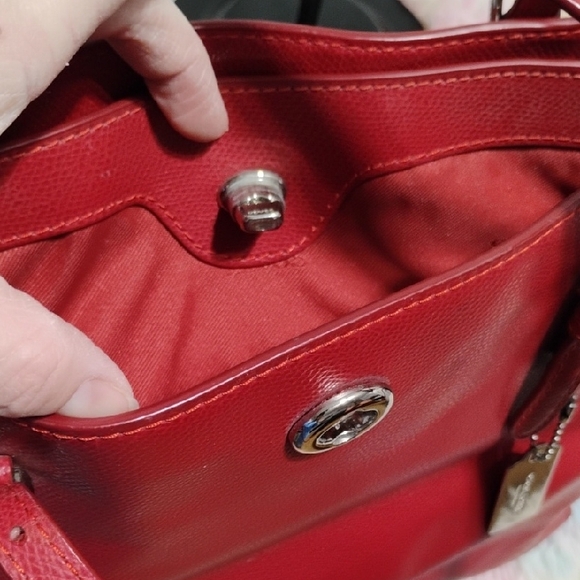 Authentic Coach Red Leather Turn Lock Tote Bag Gently Used - Picture 10 of 16